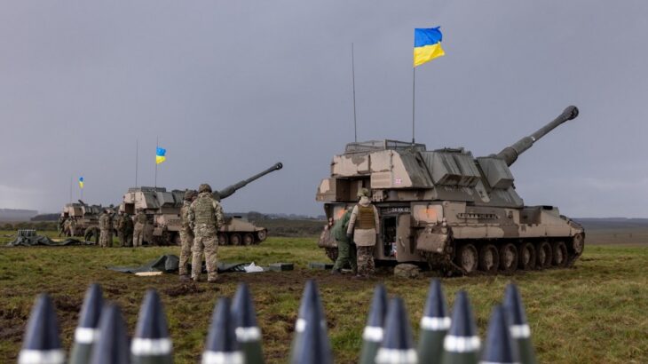Ukrajinští dělostřelci cvičí na AS-90