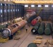 Práce na kontejneru na rakety v Mezikontinentálním centru pro eliminaci balistických raket v Surovatichě v Rusku