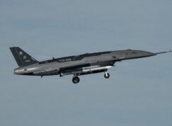 Bezpilotní stíhačka YFQ-44A