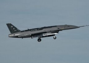 Bezpilotní stíhačka YFQ-44A